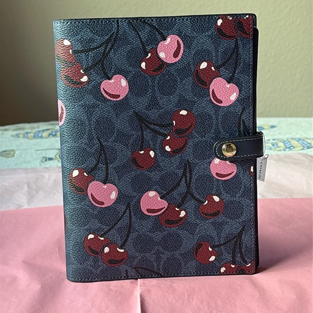 🍒 COACH NOTEBOOK IN SIGNATURE CANVAS WITH CHERRY PRINT 🍒 NWT 🍒